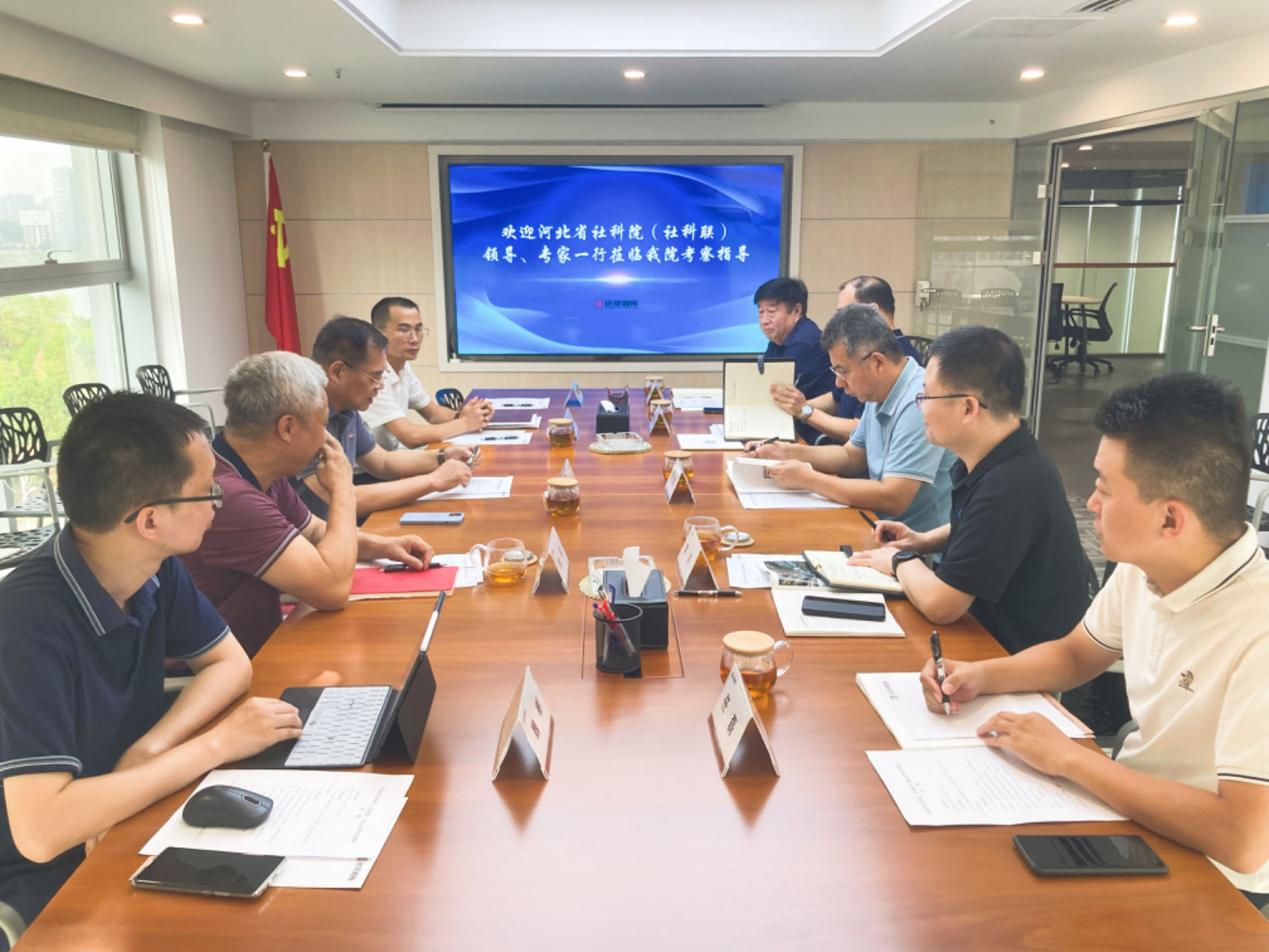 河北省社科院黨組成員、副院長(zhǎng)、省社科聯(lián)副主席肖立峰調(diào)研遠(yuǎn)景智庫(kù)
