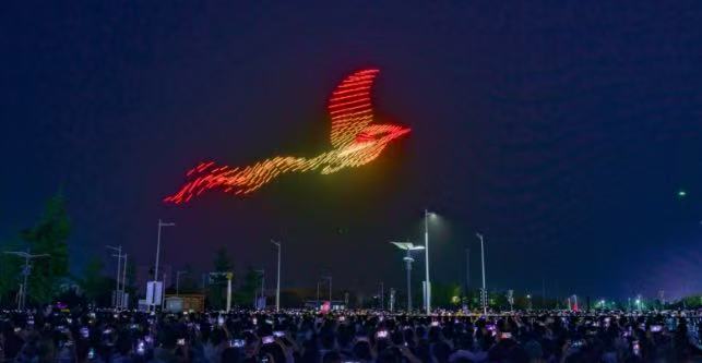 無(wú)人機(jī)表演屬于低空經(jīng)濟(jì)的一部分，圖源央廣網(wǎng).jpg